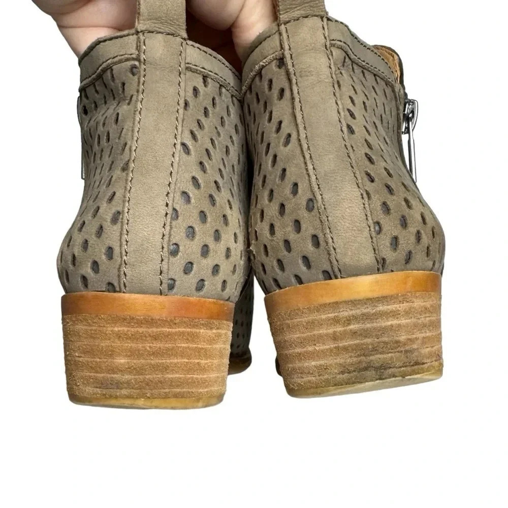 Lucky Brand Basel3 Ankle Boots Size 8 Nubuck Suede Perforated Gray Side Zips - Picture 6 of 10